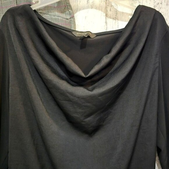 Banana Republic Women's Blouse Size Medium Black Cascading Neckline Long Sleeves - Picture 3 of 12